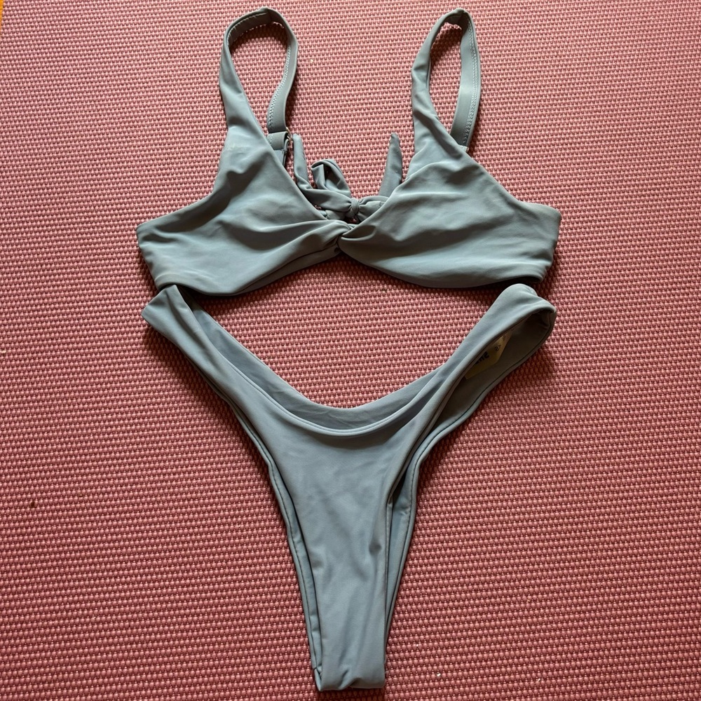 SHEIN Twist Front High Cut Bikini